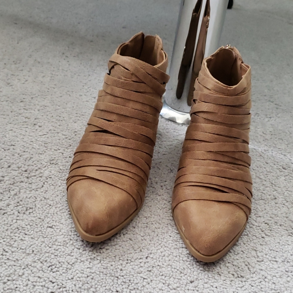 Fergie Booties NWT